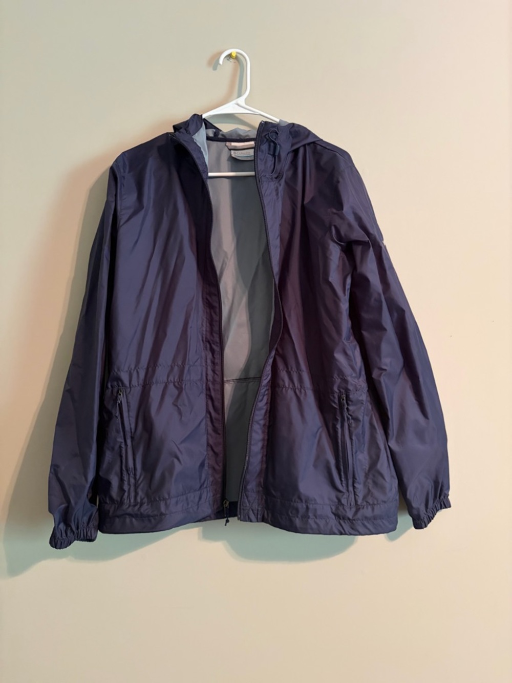 Columbia Navy Blue Hooded Windbreaker Jacket with pockets - Picture 4 of 10